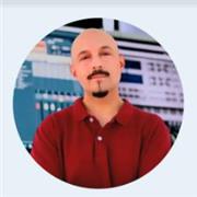 ¡Hola! Soy Alejandro Emilio, tengo 31 años y desde los 16 me dedico a la edición de vídeo. Clases adaptadas a experiencia y edad